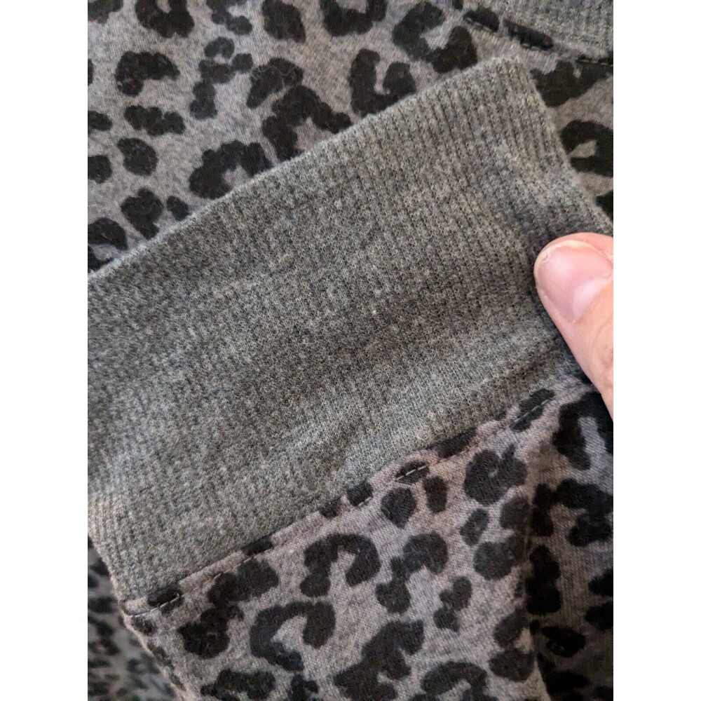 Splendid Sweater Women's Size XL Gray Black Leopard Print Crew Pullover Comfy - Picture 6 of 12